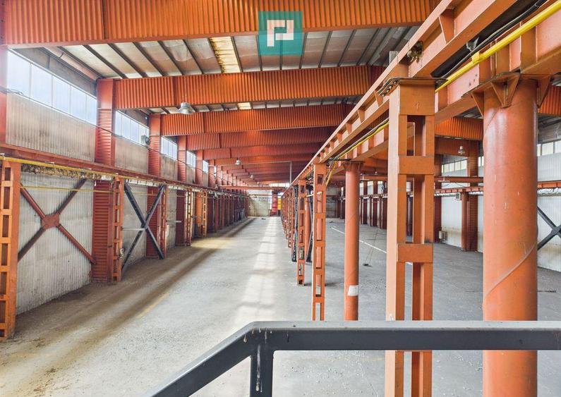 Hala industriala cu pod rulant ?i parcare betonata - 9