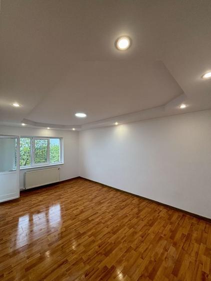 Apartament de vanzare - 2 camere, nemobilat - 1