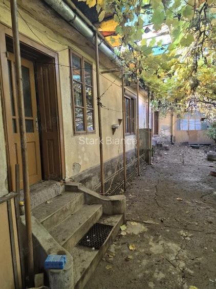 Casa batraneasca aflata in inima localita?ii Buchin, a?teapta o noua familie sa ii dea via?a din nou