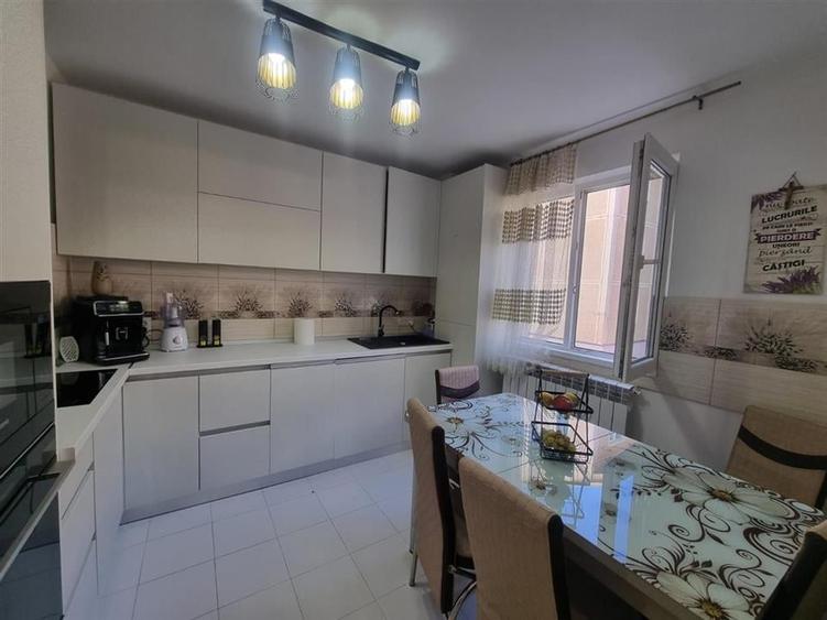 Apartament cu Trei Camere LUX - 3