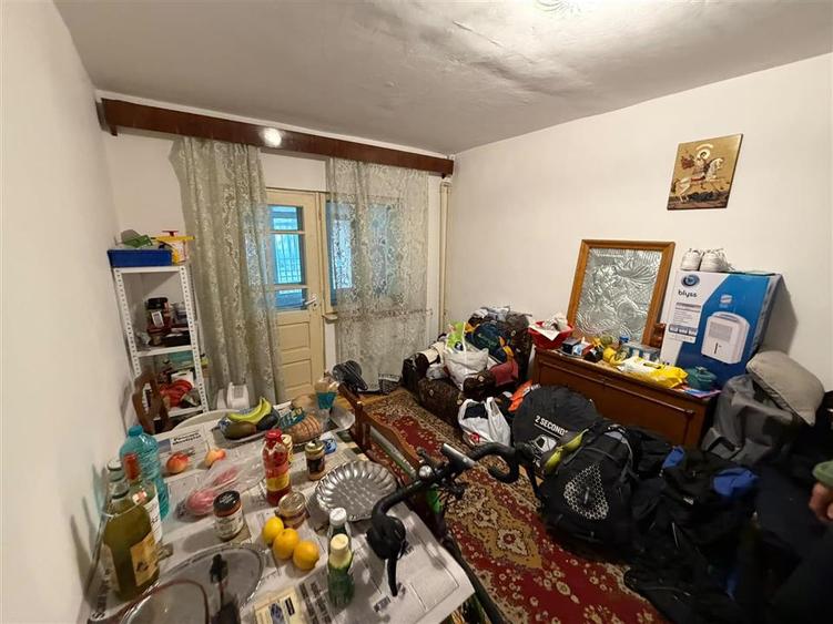 Apartament cu 4 camere decomandat în Est