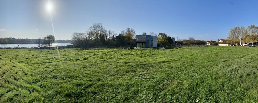 Teren vedere panoramica partial lac si padure, central, toate utilitatile - 6
