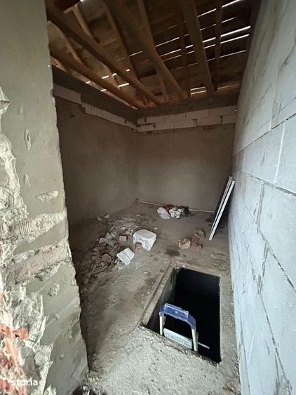 De vanzare casa in Roman cu 4 camere,suprafata teren 515mp, 85.000euro - 3