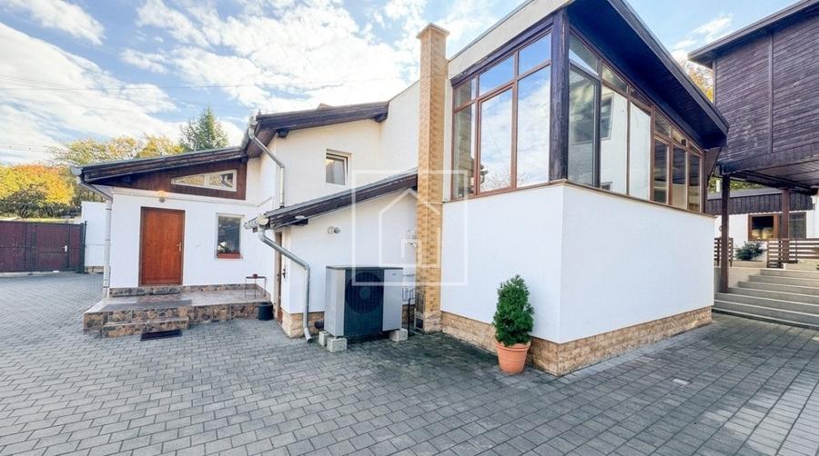 Vila exclusivista cu piscina interioara si 4362 mp curte in Sibiel - 2