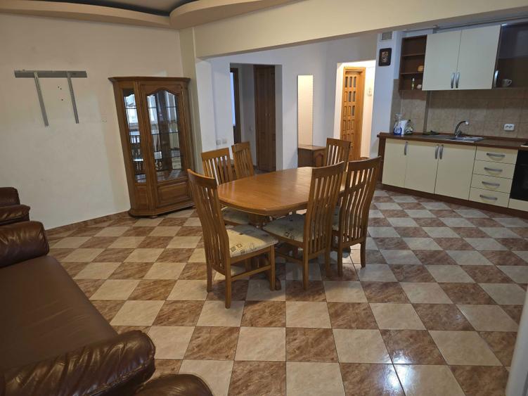 Apartament cu 3 camere modern si spatiis in Gavana / Piata / Stradal - 8