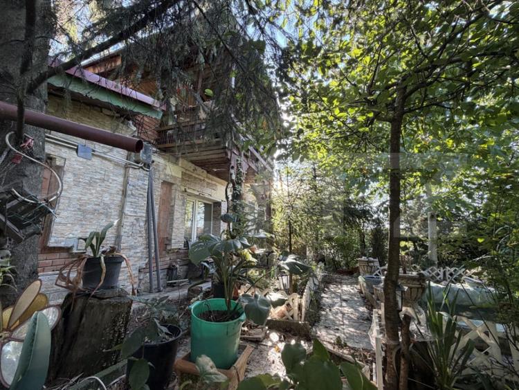 Casă cu 5 camere cu Teren 777 Mp în Breasta