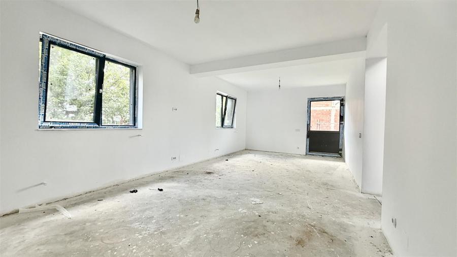 Casă cu 4 camere cu Teren 450 Mp în Aroneanu
