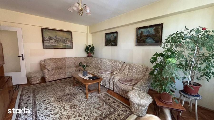 Apartament cu 4 camere decomandat în Dacia