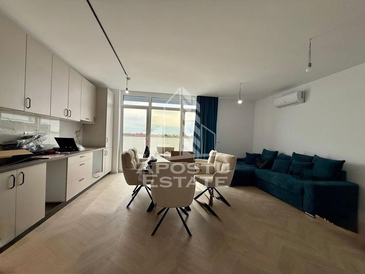 Apartament cu 3 camere semidecomandat, mobilat în Aradului