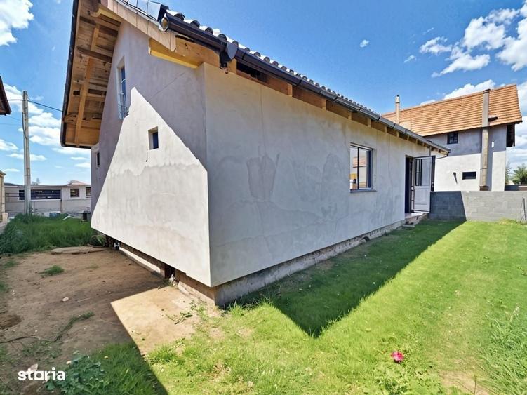 Casă cu 3 camere în Rontău