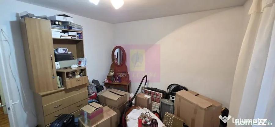 Apartament cu 3 camere decomandat în Piața Centrală