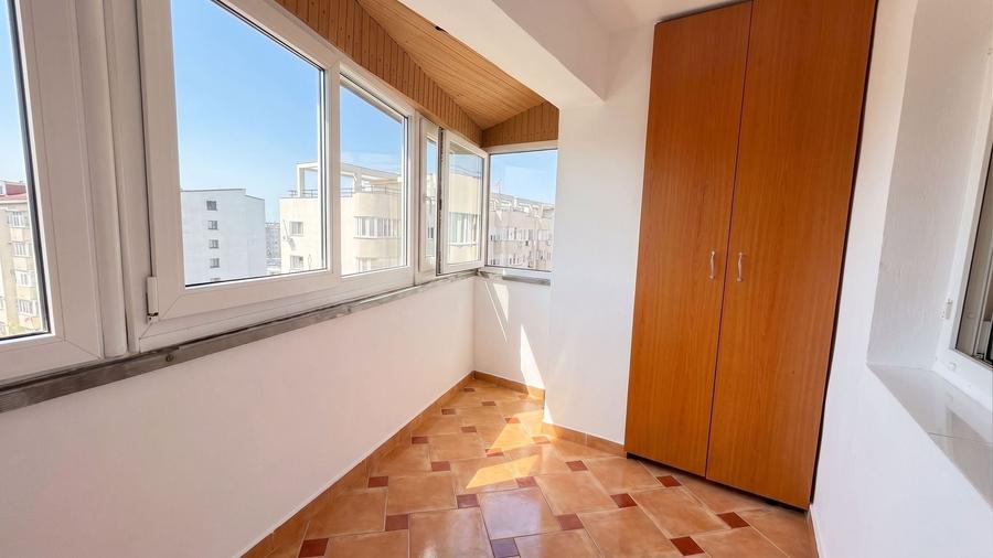 Apartament cu 3 camere decomandat, mobilat în Nerva Traian
