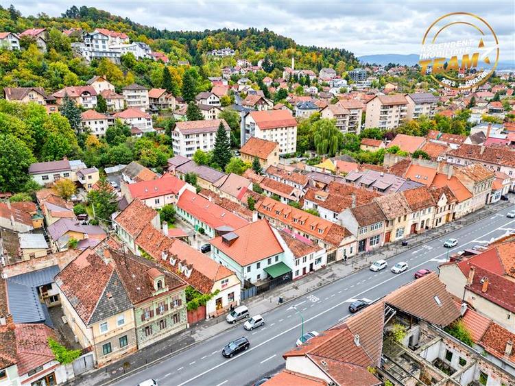Apartament cu 4 camere decomandat în Central