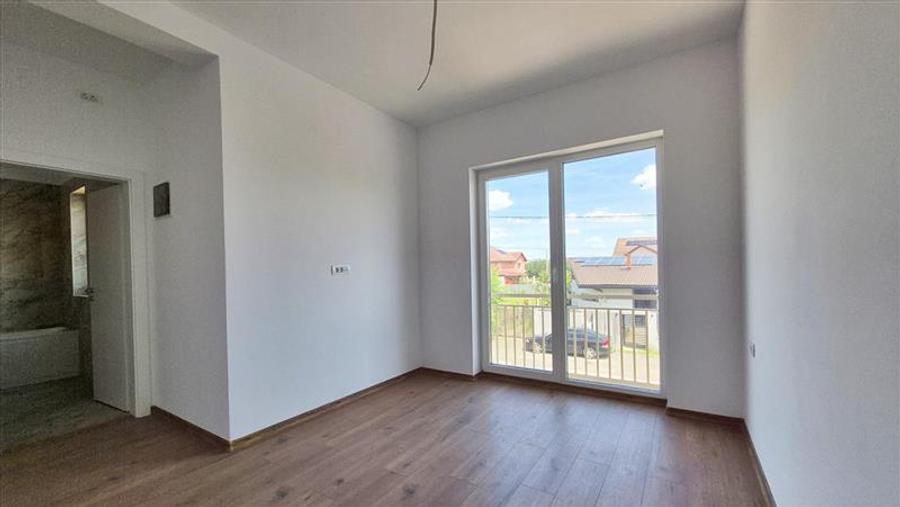 Duplex cu 5 camere cu Canalizare în Moșnița Nouă