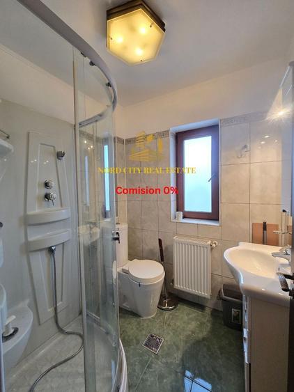 Casă individuală cu 4 camere cu Canalizare în 1 Decembrie