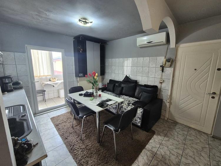 Apartament cu 2 camere decomandat în Micro IV