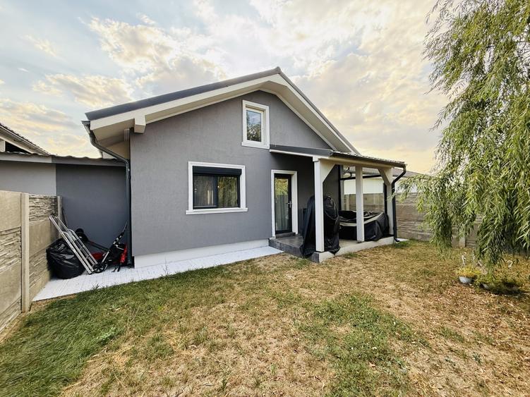 Duplex cu 3 camere cu Canalizare în Sânmihaiu Român