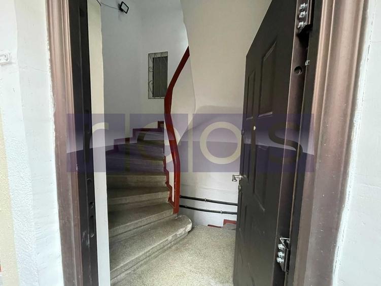 Casă individuală cu 6 camere cu Canalizare în Vitan
