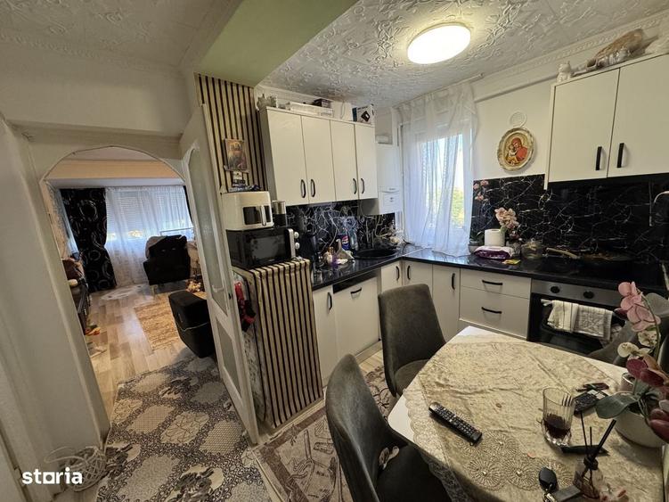 Apartament cu 2 camere semidecomandat în Botizului