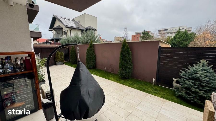 Apartament cu 3 camere semidecomandat în Sisești