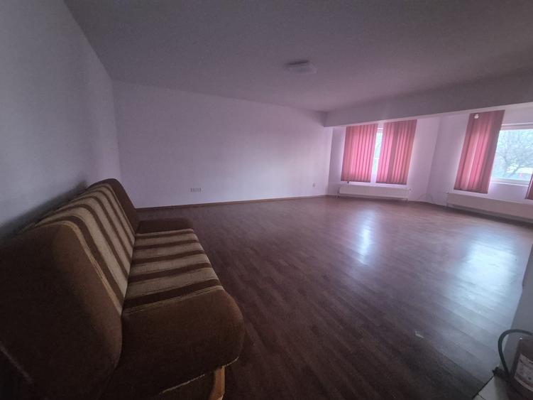 Casă individuală cu 6 camere cu Teren 1000 Mp în Șcheia