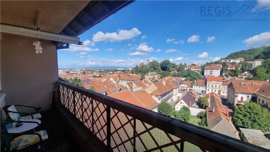 Apartament cu 3 camere, mobilat în Brașovul Vechi