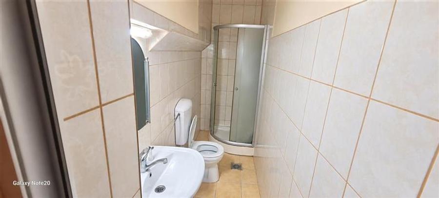Casă individuală cu 6 camere cu Canalizare în Ultracentral