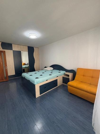 Apartament cu 3 camere semidecomandat în Păcurari