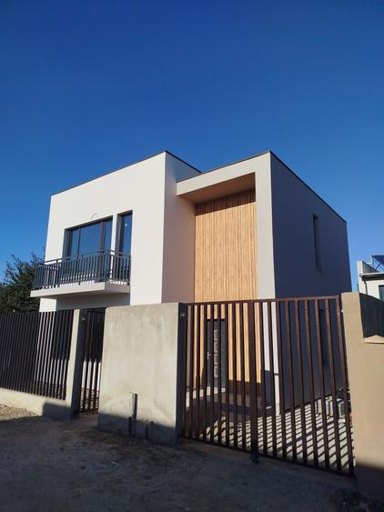 Casă cu 4 camere în Exterior Vest