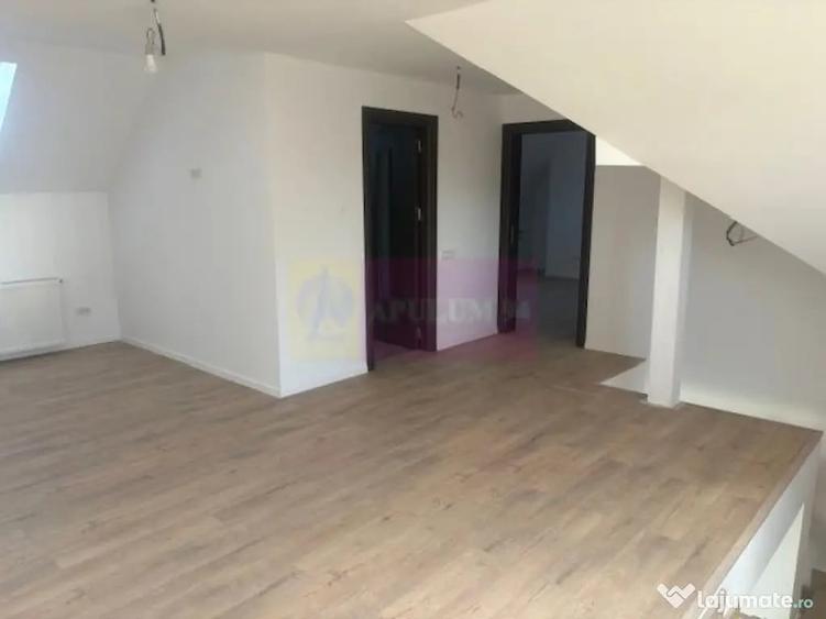 Casă cu 5 camere cu Teren 410 Mp în Țegheș