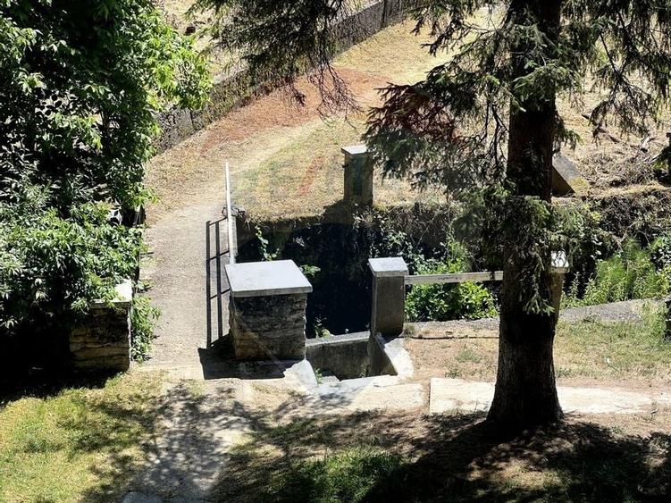 Hotel-bază de tratament, edificat în zonă cu ape sulfuroase - 2