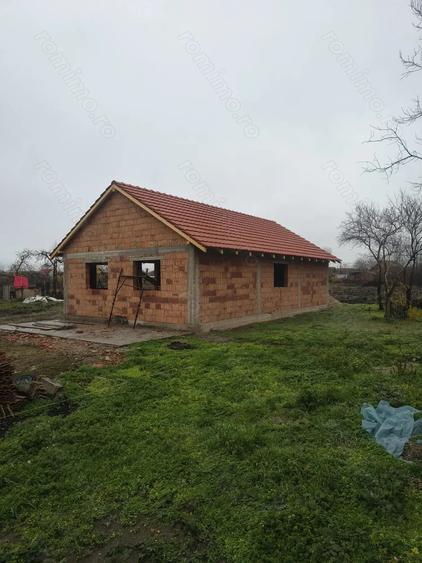 Casa de vanzare in comuna Tormac - 1