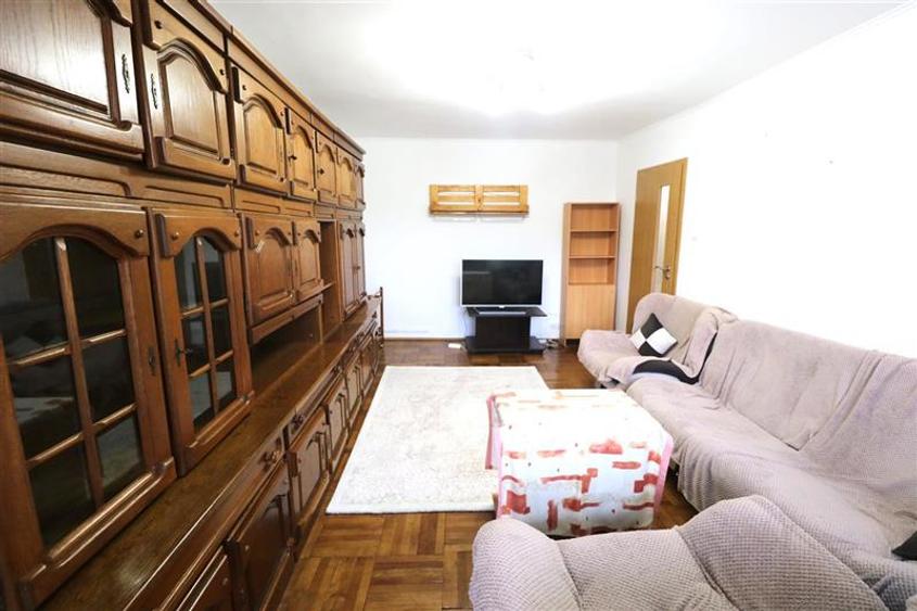 Apartament cu 3 camere decomandat, mobilat în Torontalului
