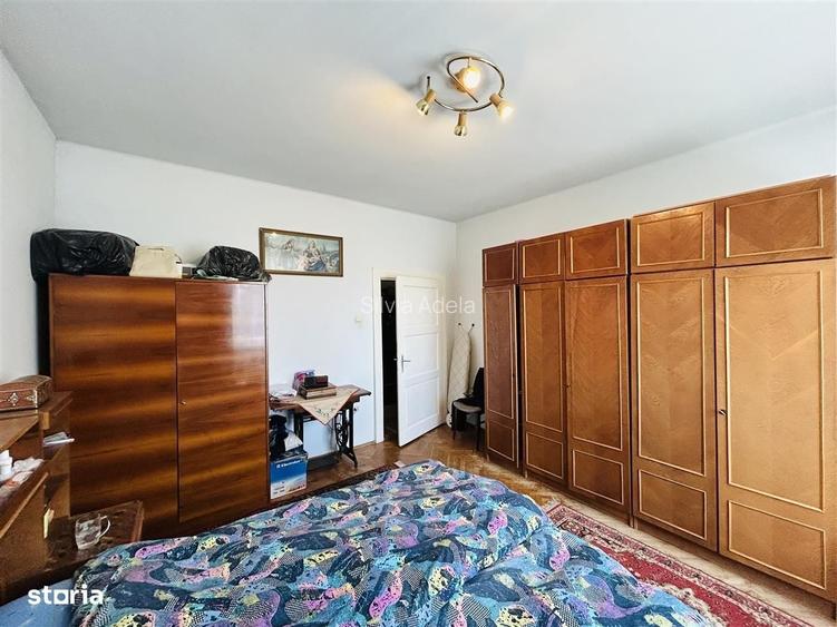 Casa de vanzare 4 camere, demisol amenajat, curte Piata Cluj