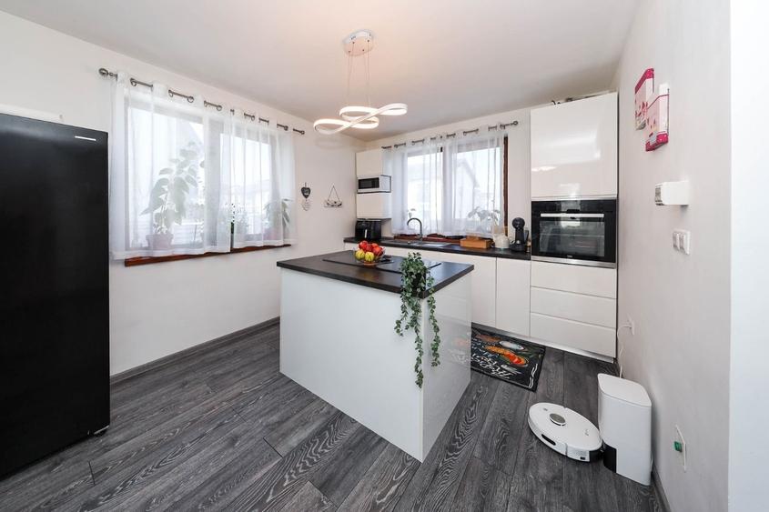 Casă Individuală Modernă de Vânzare | Sânpetru, Brașov - 8