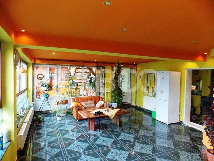 Pensiune la cheie 13 camere  15 locuri parcare si teren 3000 mp - 30