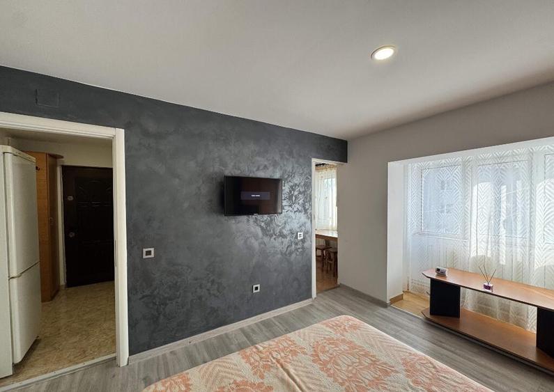 1 cam, etaj 1, 27 mp, renovata, C.T. proprie, mobilata,utilata, Cuza V - 11