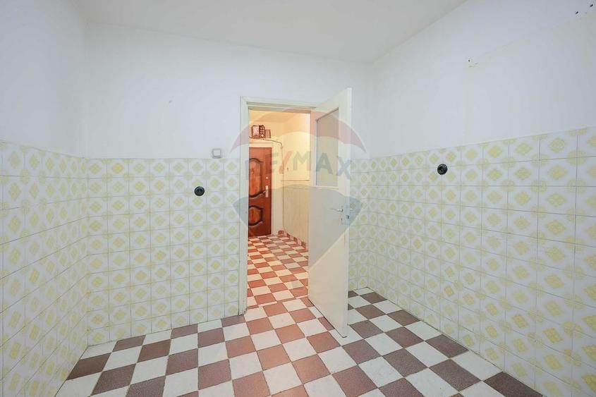 Apartament cu 3 camere de vanzare, in zona Rogerius - 5