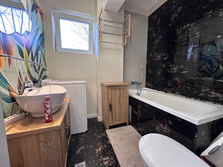 Mobilată și utilată,la pădure,loc de parcare - 1