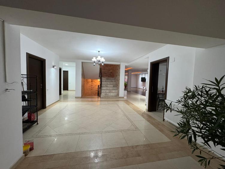 Vilă spațioasă  cu 12 camere de  închiriat situată în localitatea Eforie Nord - 7