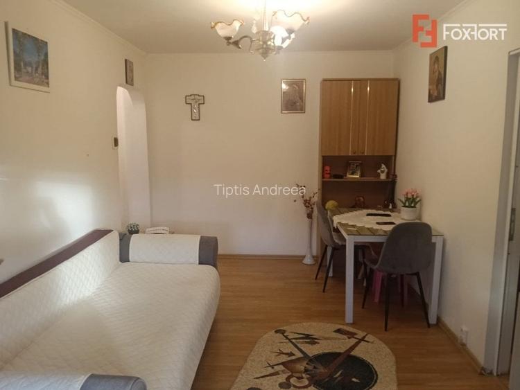 Apartament cu 2 camere de vanzare la etaj 4 zona Sagului