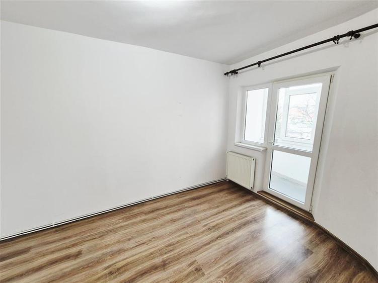 Apartament cu 3 camere decomandat de inchiriat in Cug - 4