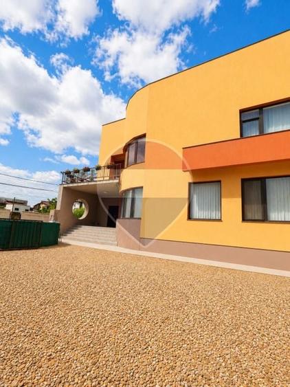 Casă / Vilă cu 12 camere de vânzare | Fundeni, Sector 2 - 34
