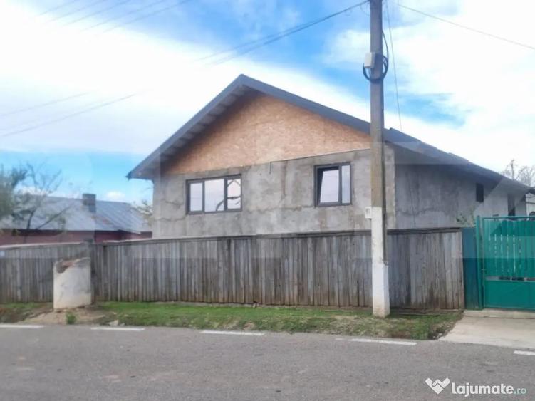 CASA LA ROSU CU TEREN - 3