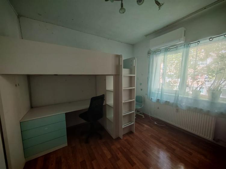 Ap. 3 camere,la 2-3 minute de mers la STB.Usor si rapid la metrou. - 10