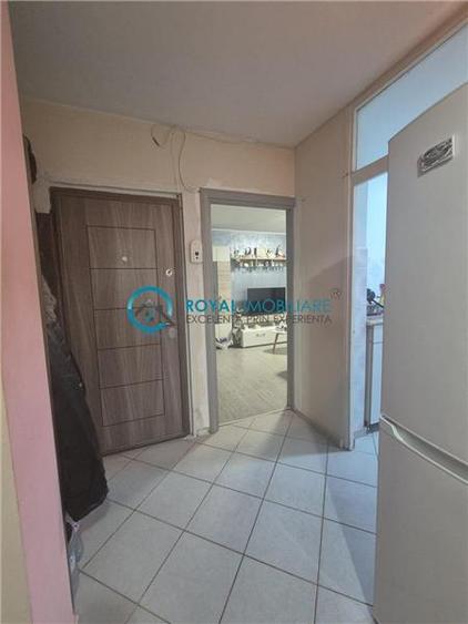Royal Imobiliare - Vanzare apartament 2 camere zona 9 Mai - 10