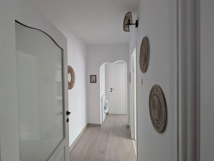 Inchiriez apartament 3 camere - 4