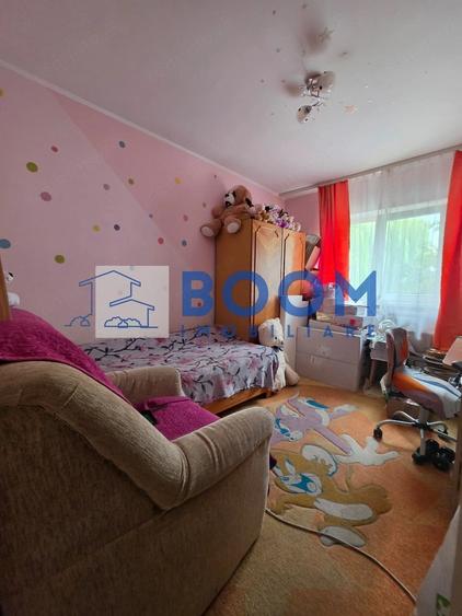 Apartament cu 3 camere decomandat în Căzănești (Râmnicu Vâlcea)