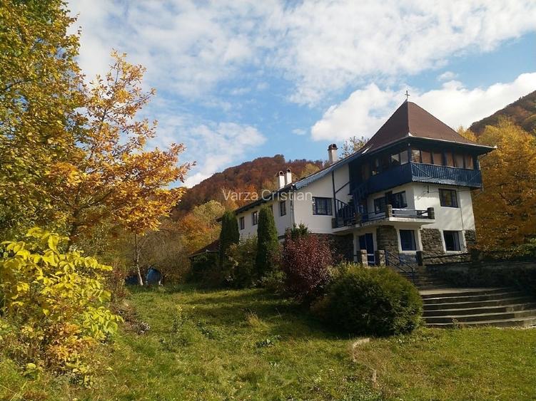 Conac de vanzare, 10 camere, sat Toaca, jud.Mures