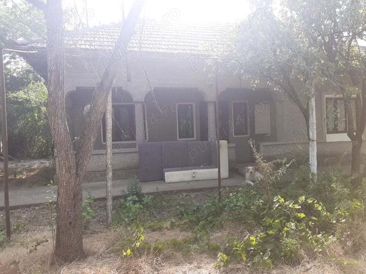 Casa ?i teren de vanzare - 1